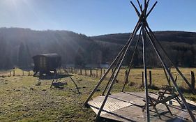 Les roulottes de cirque Les Settons